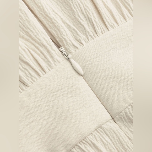 Cider V Neck Collar Pleated Wide Leg Jumpsuit Curve & Plus - Picture 4 of 4